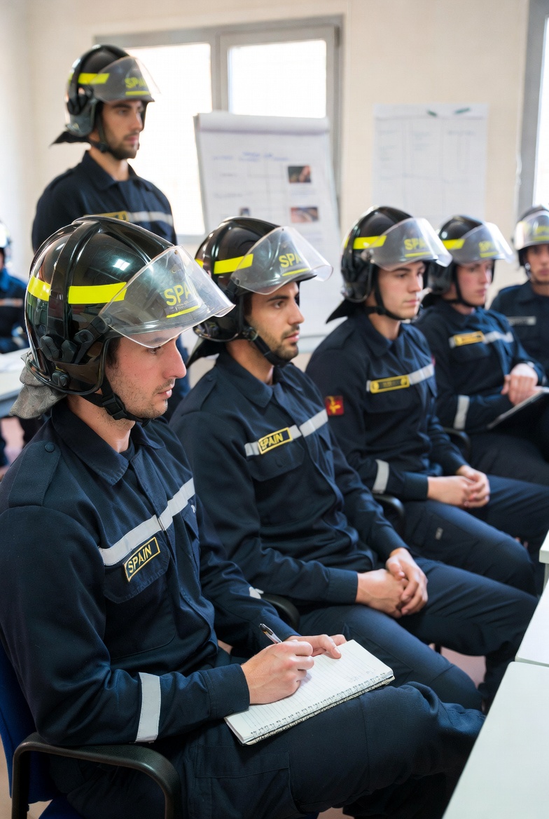 Bombero profesional durante una intervención